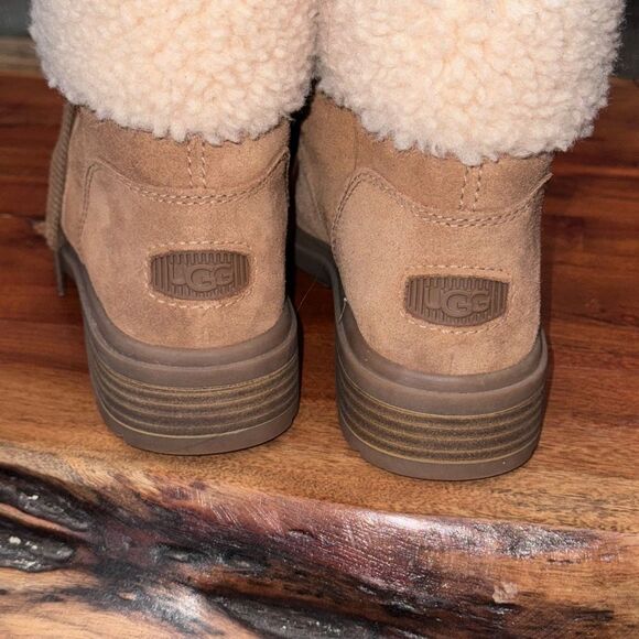 Authentic UGG Harrison lace boots sz 7 - Picture 5 of 7